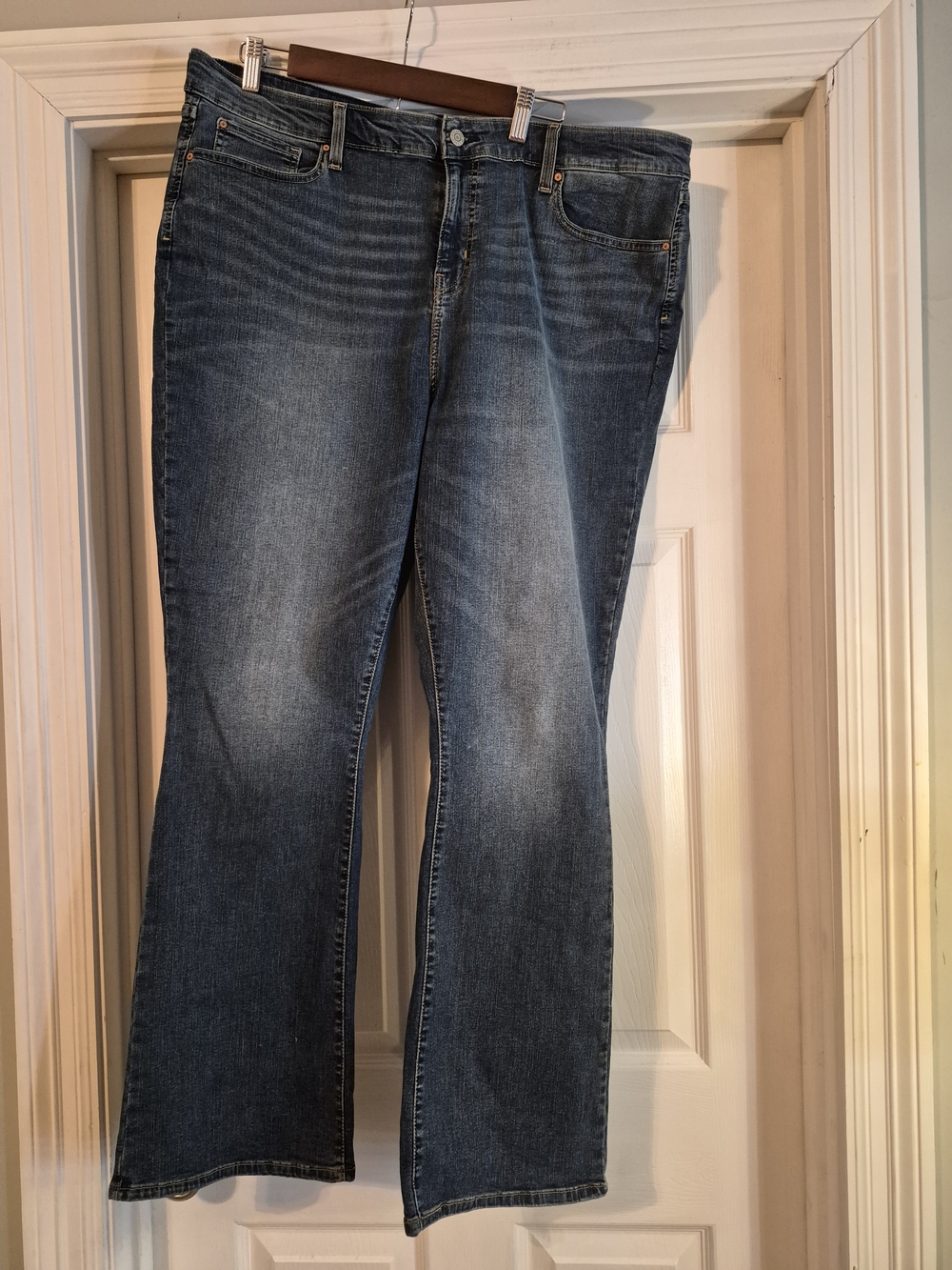 Signature Levi Strauss Mid Rise Bootcut Jeans 20